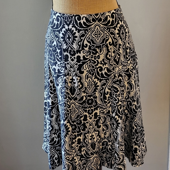 Ann Taylor Black/White Paisley Print Silk Skirt Medium - Picture 2 of 6